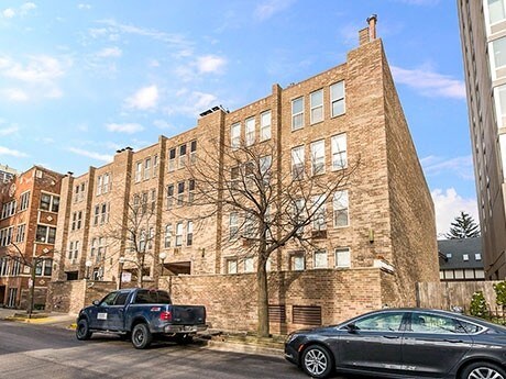 744 W Gordon Ter in Chicago, IL - Building Photo