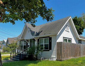 104 N Eastwood St in Houston, TX - Building Photo - Building Photo
