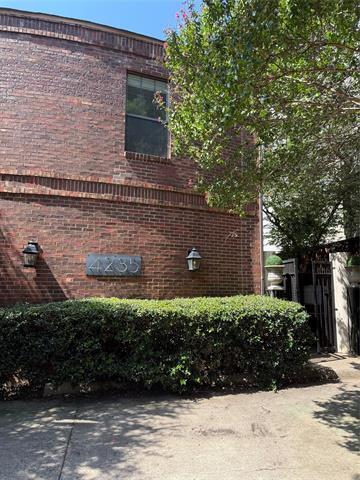 4235 Gilbert Ave in Dallas, TX - Building Photo