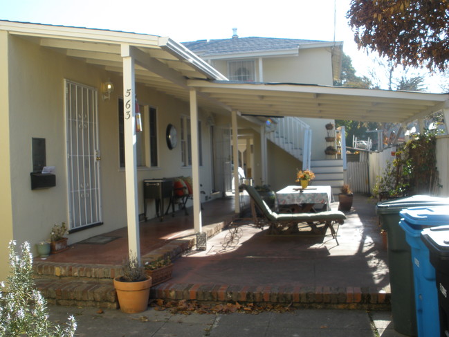 563 Jackson Ave in Redwood City, CA - Building Photo - Building Photo