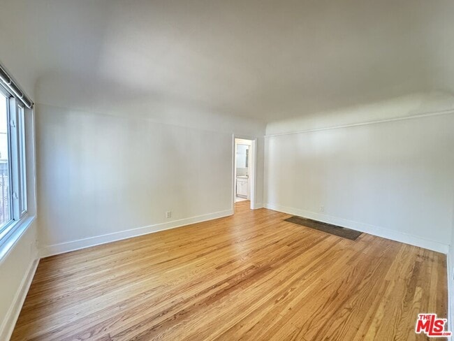 2039 Kelton Ave in Los Angeles, CA - Building Photo - Building Photo