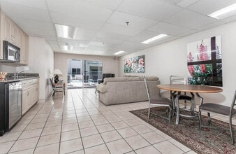 300 N El Molino Ave, Unit 201 in Pasadena, CA - Foto de edificio - Building Photo