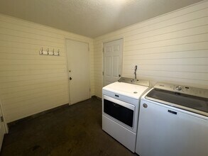 1995 Fairmount Ave S in Salem, OR - Building Photo - Building Photo