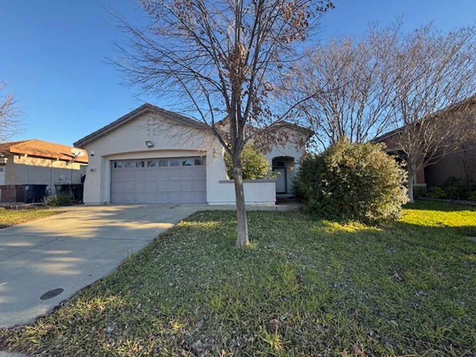 10861 Bellone Way in Rancho Cordova, CA - Building Photo