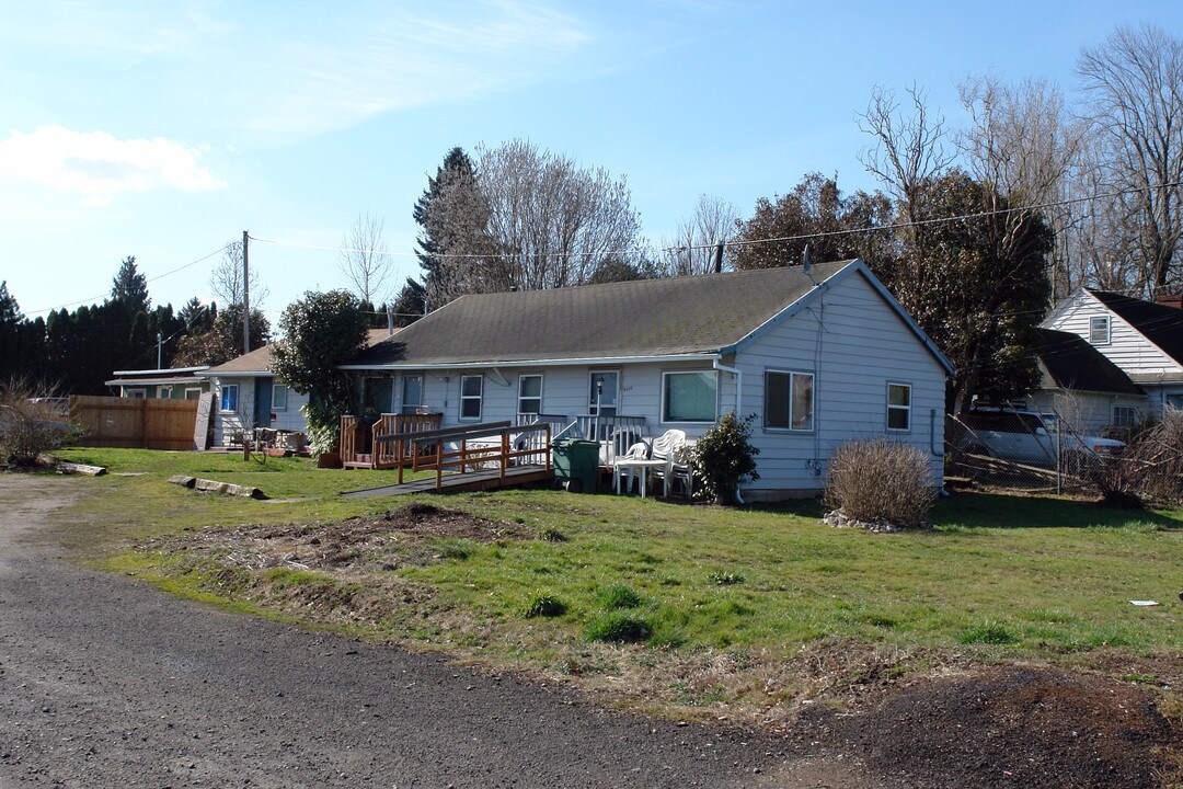 6418-6426 NE Simpson St in Portland, OR - Foto de edificio