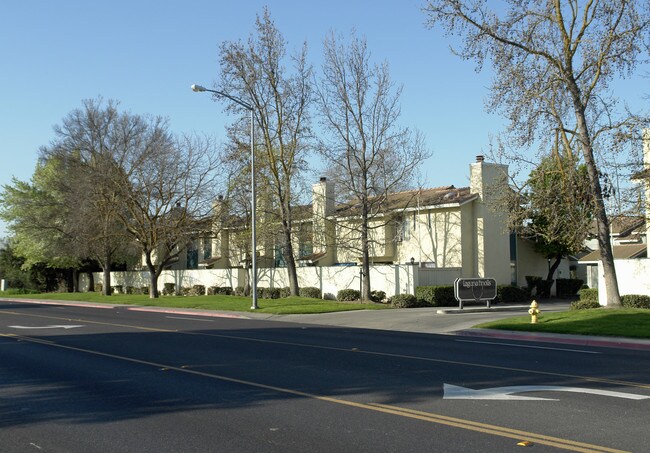 Laguna Knolls in Madera, CA - Foto de edificio - Building Photo