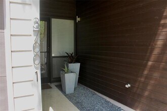 3700 Garden Villa Ln in Austin, TX - Building Photo - Building Photo