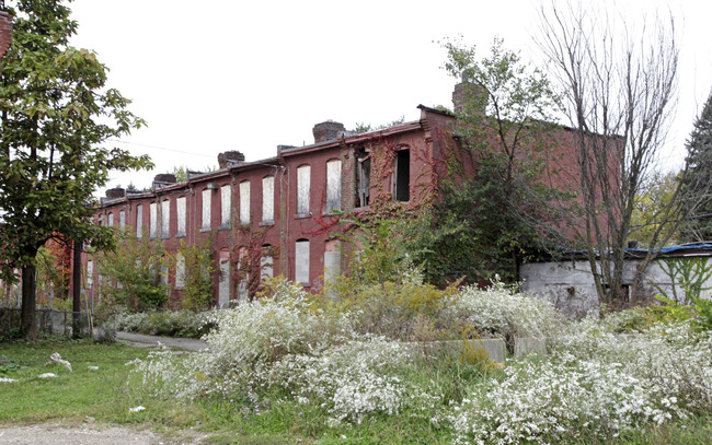 Sterrett-Collier Apartments in Pittsburgh, PA - Building Photo - Building Photo