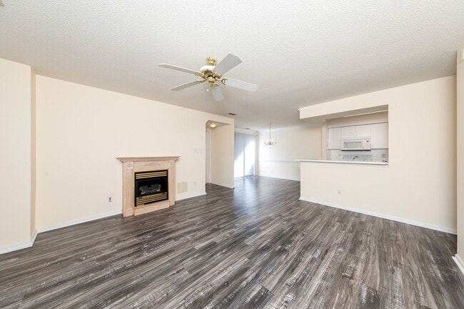 101 Queen Crescent Way in Williamsburg, VA - Building Photo - Building Photo