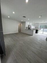 912 NE 5th St in Hallandale Beach, FL - Building Photo - Building Photo