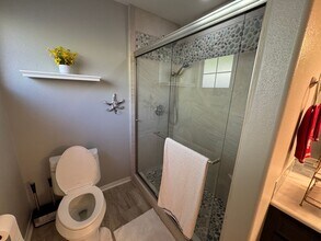 10975 Darling Rd in Ventura, CA - Building Photo - Building Photo