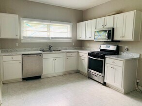 109 Royal Ave-Unit -Unit 109L in Hogansville, GA - Building Photo - Building Photo