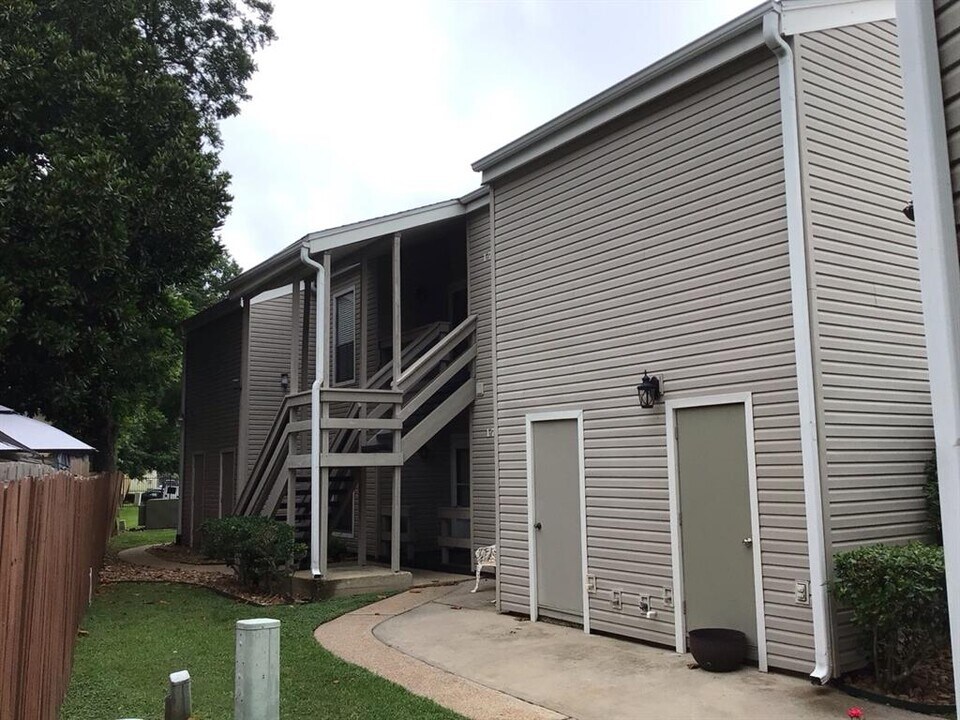 176 April Point Dr N in Montgomery, TX - Foto de edificio
