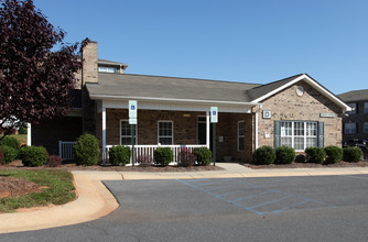 Stonecrest Apartments in Siler City, NC - Building Photo - Building Photo