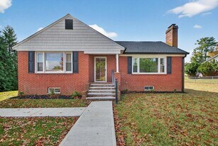 250 Gillespie Dr NE in Abingdon, VA - Building Photo