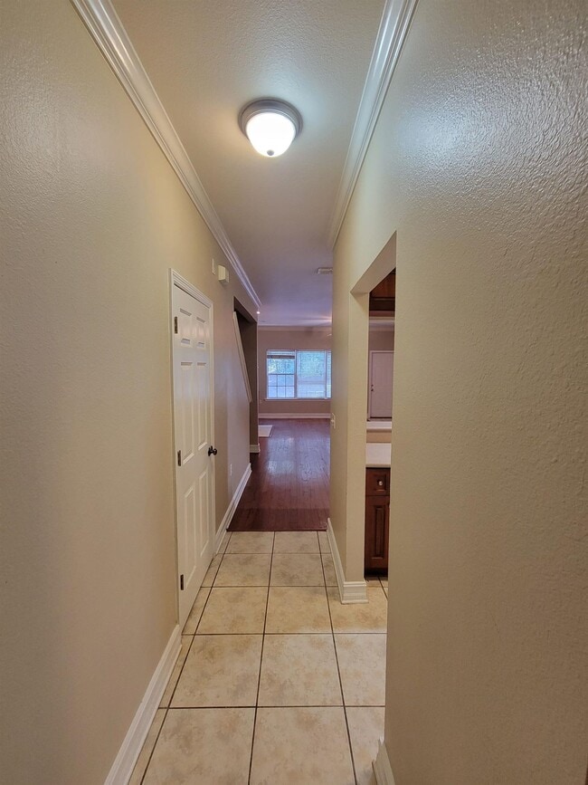 1521 Crescent Hills Dr in Tallahassee, FL - Foto de edificio - Building Photo