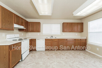 1238 Range Field in San Antonio, TX - Foto de edificio - Building Photo