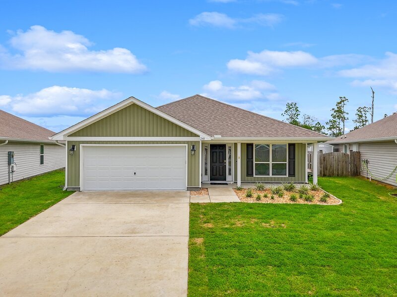 240 Red Bay Rd in Panama City, FL - Building Photo