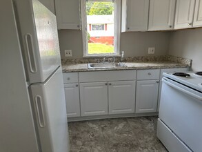 40 Whitewood Rd in Waterbury, CT - Building Photo - Building Photo