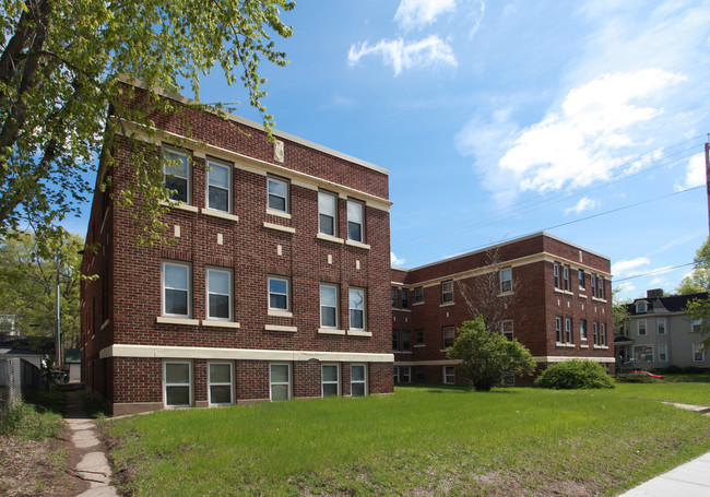 1019 S Farwell St in Eau Claire, WI - Building Photo - Building Photo