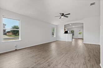 5800 Maciver Dr in Austin, TX - Building Photo - Building Photo