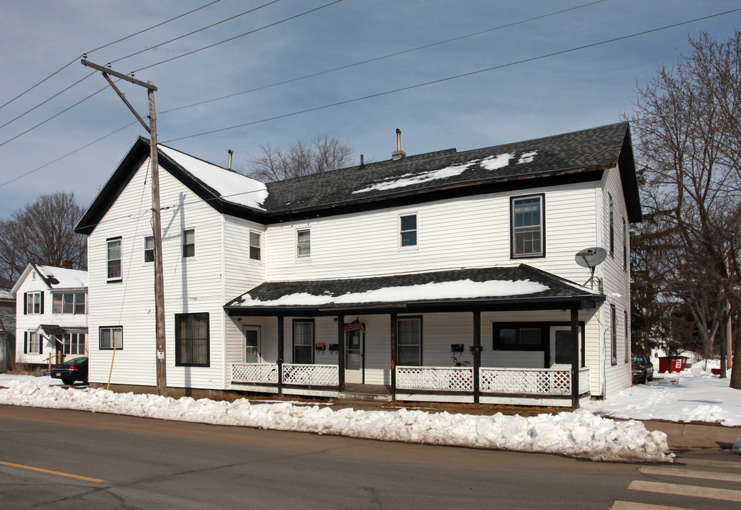 921 E Main St in Menomonie, WI - Building Photo