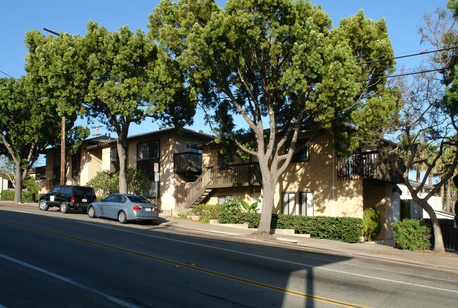 835 Olive St in Santa Barbara, CA - Foto de edificio - Building Photo