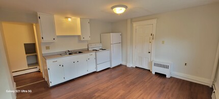 93 Baldwin St, Unit #3 in Laconia, NH - Building Photo - Building Photo