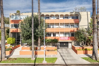 Hacienda Apartments in Los Angeles, CA - Foto de edificio - Building Photo