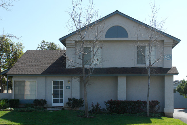 2340 Benidorm Cir in Corona, CA - Foto de edificio - Building Photo