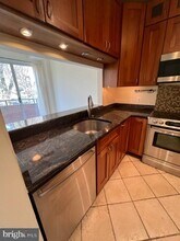 301 S Reynolds St in Alexandria, VA - Building Photo - Building Photo