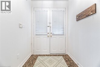 2499 Scotch Pine Dr in Oakville, ON - Building Photo - Building Photo