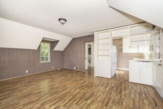 1451 Edgewood Dr in Palo Alto, CA - Foto de edificio - Building Photo