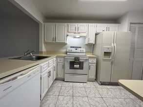 842 NE 209th St in Miami, FL - Building Photo - Building Photo