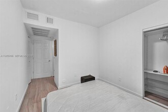 1450 Meridian Ave in Miami Beach, FL - Building Photo - Building Photo