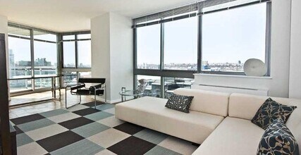 505 W 37th St in New York, NY - Building Photo - Building Photo
