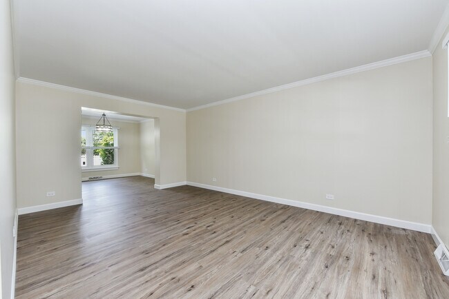 595 Hempstead Ave in Naperville, IL - Foto de edificio - Building Photo