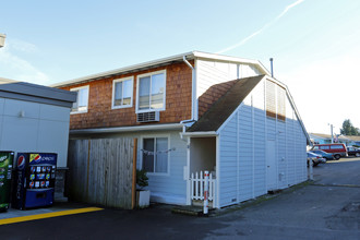 The Wedgewood Apartments in Seattle, WA - Building Photo - Building Photo