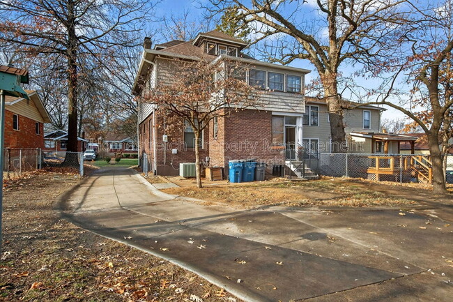 2424 Oakland Ave in St. Louis, MO - Building Photo - Building Photo