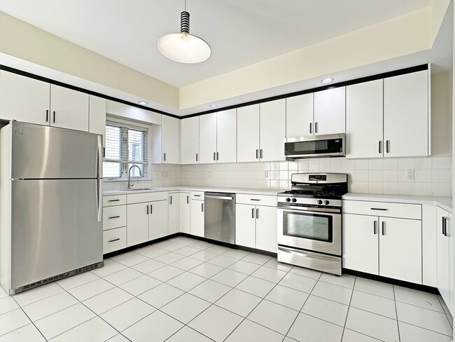 47 Eddy St in Newton, MA - Building Photo - Building Photo