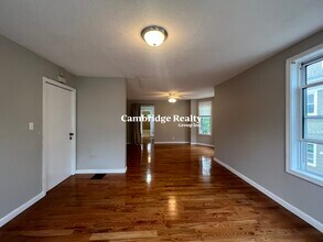 15 Hudson St, Unit 2 in Somerville, MA - Building Photo - Building Photo