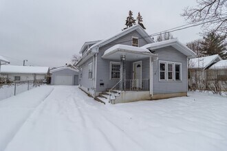 2319 Hecker Ave in Rockford, IL - Building Photo - Building Photo
