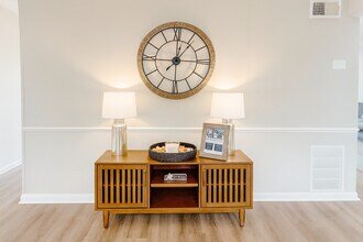 Osprey Cove North Apartments in Jacksonville, NC - Foto de edificio - Building Photo