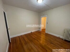 68 Woodstock Ave, Unit 4 in Boston, MA - Foto de edificio - Building Photo