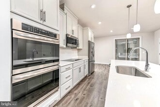 1026 Cantina Terrace SE in Leesburg, VA - Foto de edificio - Building Photo