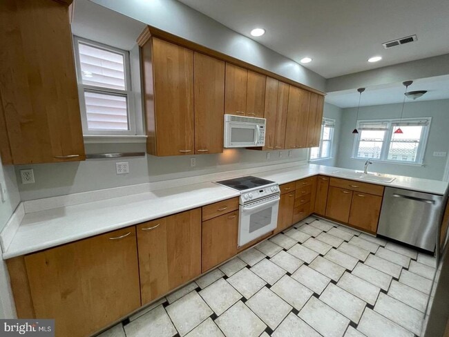 property at 1829 Ontario Pl NW