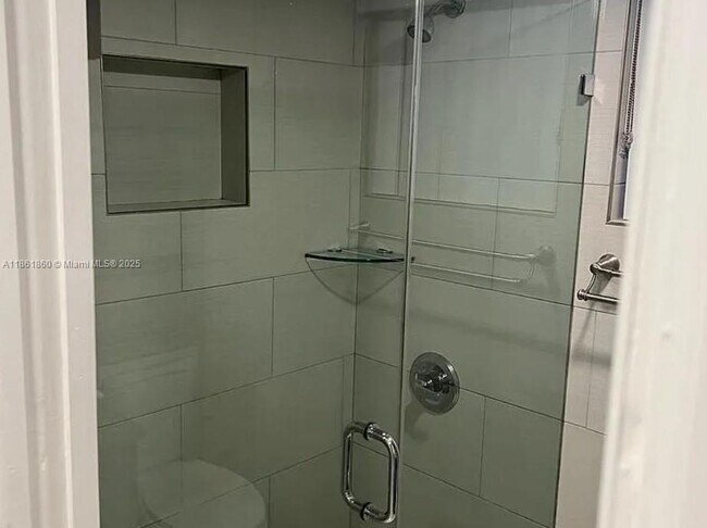 8850 Fontainebleau Blvd in Miami, FL - Building Photo - Building Photo