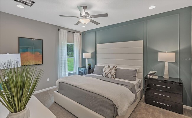1008 Landing Ln in Deltona, FL - Foto de edificio - Building Photo