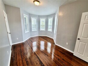 18 Woonasquatucket Ave, Unit 2 in North Providence, RI - Building Photo - Building Photo