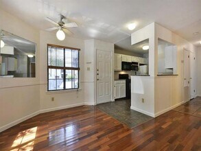 2913 Pearl St, Unit 102 in Austin, TX - Foto de edificio - Building Photo